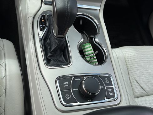 Used 2017 Jeep Grand Cherokee Summit AWD/4WD image 24
