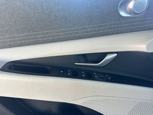 Used 2023 Hyundai Elantra Limited FWD image 12
