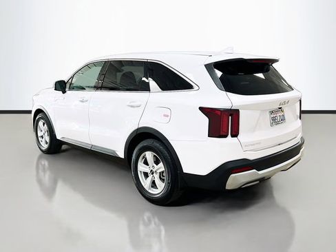 Certified 2024 Kia Sorento LX image 5