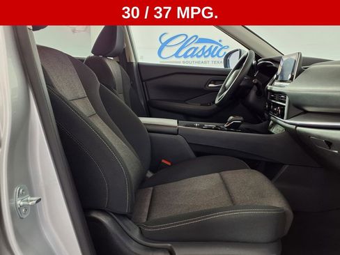 Used 2024 Nissan Rogue SV image 12