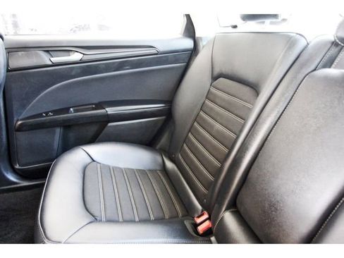 Used 2018 Ford Fusion SE w/ Equipment Group 201A FWD image 11