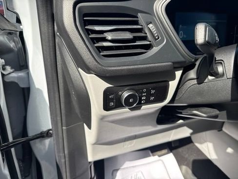 Certified 2025 Ford Escape SE FWD image 8