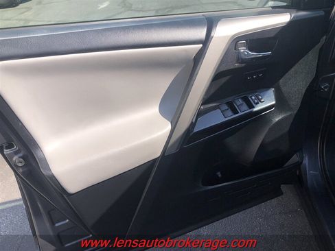 Used 2018 Toyota RAV4 Limited FWD image 9
