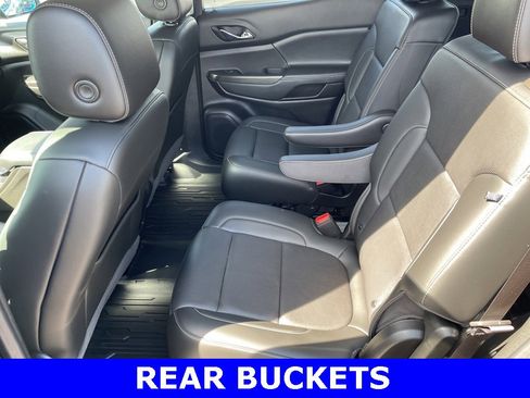 Used 2022 GMC Acadia SLT w/ LPO, Floor Liner Package image 2