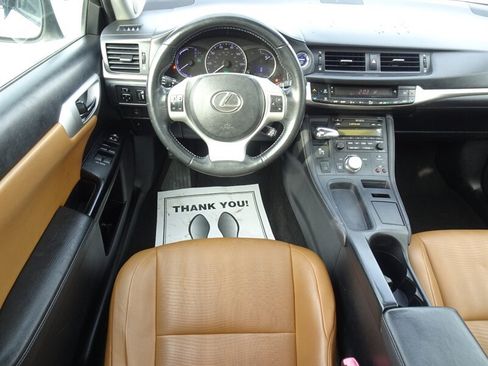 Used 2011 Lexus CT 200h Premium w/ Premium Audio Pkg FWD image 9