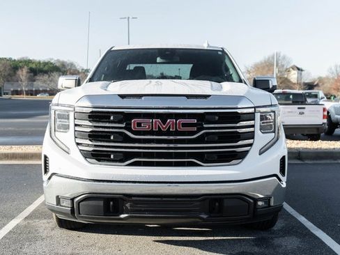 Used 2022 GMC Sierra 1500 SLT image 2