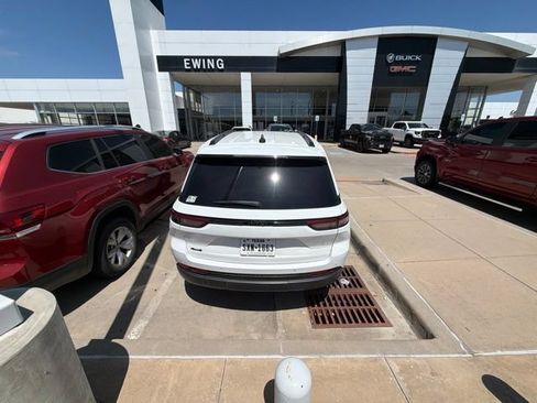 Used 2023 Jeep Grand Cherokee Altitude AWD/4WD image 6
