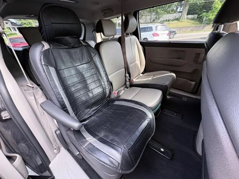 Used 2017 Kia Sedona LX w/ LX Essentials Premium Package FWD image 18