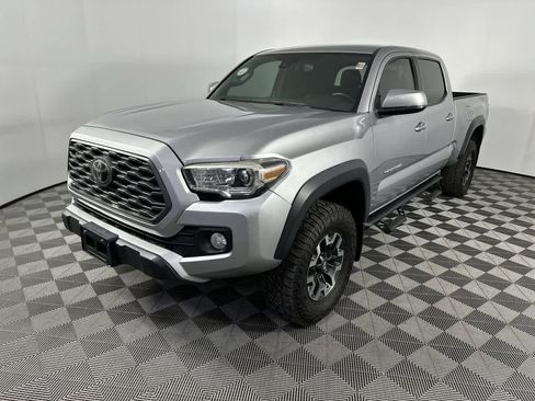 Used 2020 Toyota Tacoma TRD Off-Road w/ Technology Package image 4