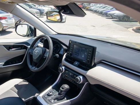 Used 2022 Toyota RAV4 XLE AWD/4WD image 11