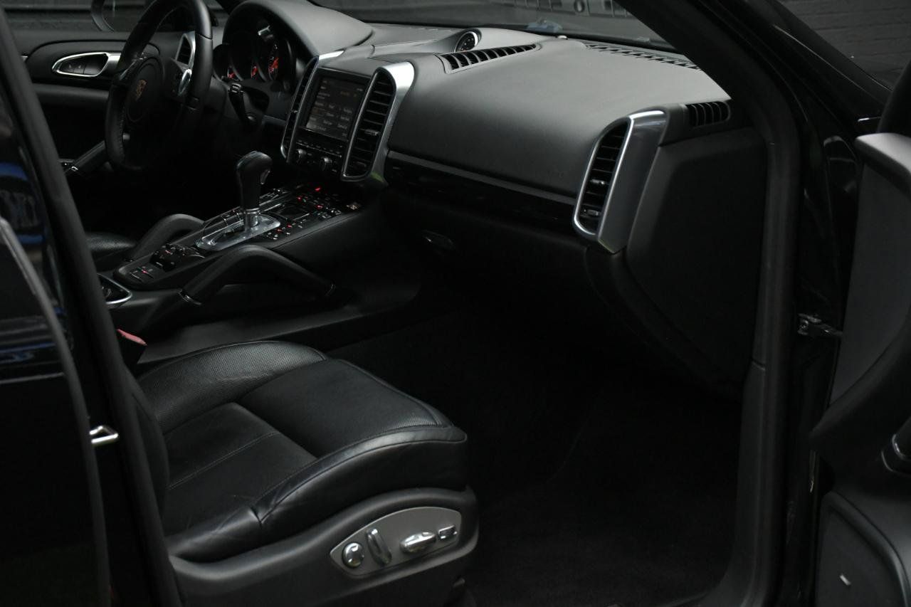 Used 2014 Porsche Cayenne S w/ Comfort Plus Package AWD/4WD image 36