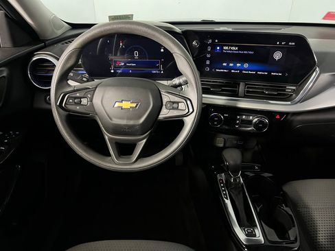 Used 2025 Chevrolet Trax LT image 13