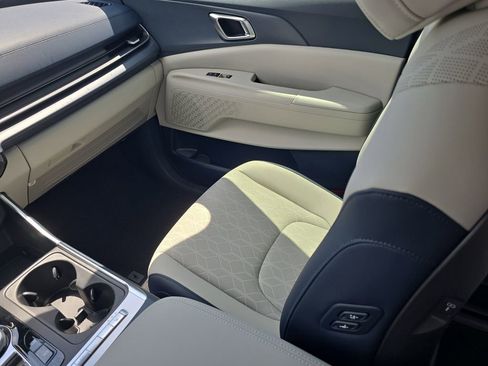 New 2026 Kia Carnival EX FWD image 16