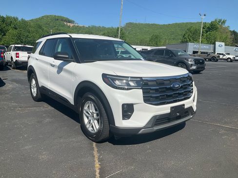 New 2026 Ford Explorer Active w/ Active Comfort Package RWD image 3