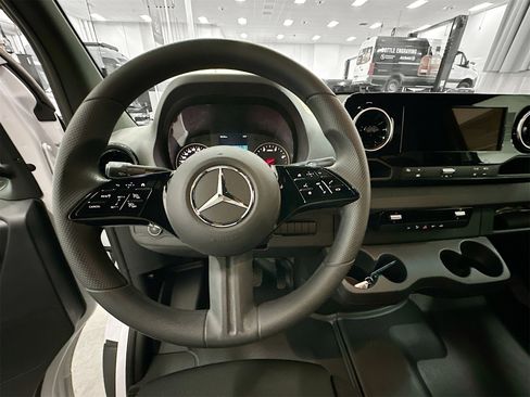 Used 2025 Mercedes-Benz Sprinter 2500 image 22