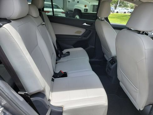 Used 2018 Volkswagen Tiguan SE w/ Panoramic Sunroof Package FWD image 16