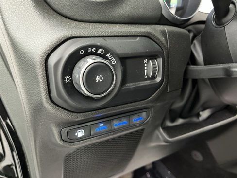 Used 2023 Jeep Wrangler Unlimited Sahara w/ Cold Weather Group AWD/4WD image 27