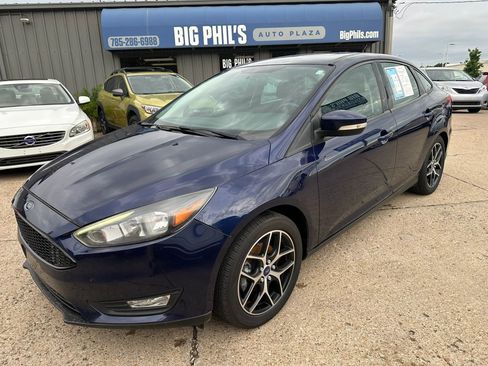 Used 2017 Ford Focus SEL w/ Cold Weather Package FWD image 3