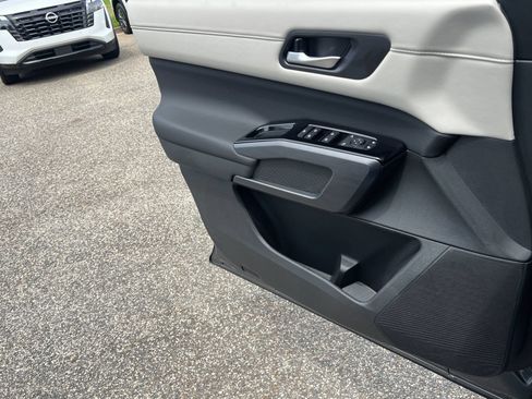 New 2026 Nissan Pathfinder SL FWD image 13