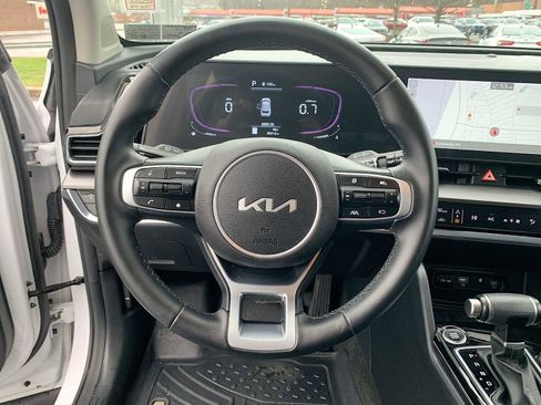 Used 2023 Kia Sportage EX image 11