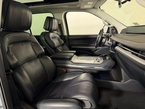 Used 2025 Lincoln Navigator Reserve AWD/4WD image 36