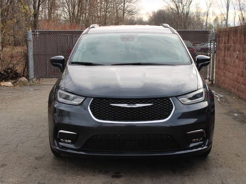 Used 2021 Chrysler Pacifica Touring-L FWD image 7