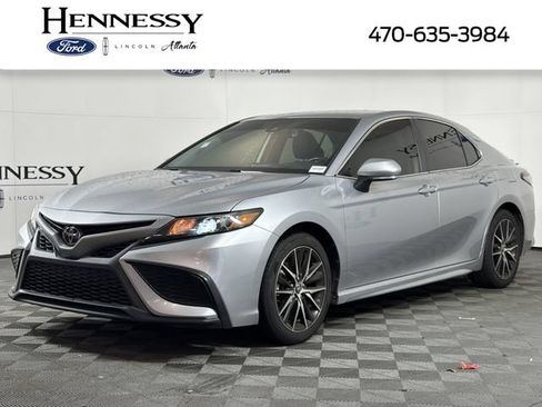 Used 2022 Toyota Camry SE FWD image 1
