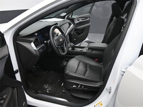 Certified 2025 Cadillac XT5 Premium Luxury image 9