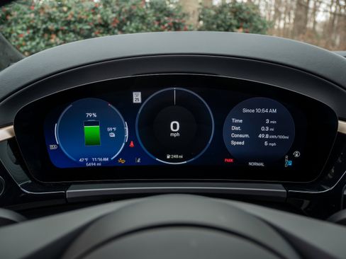 Used 2024 Porsche Macan Turbo Electric w/ Premium Package image 21