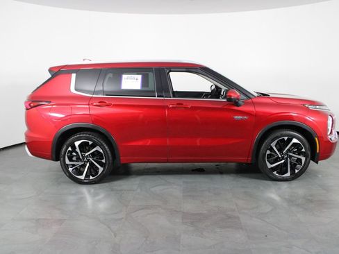 Used 2023 Mitsubishi Outlander 4WD Plug-In Hybrid image 11