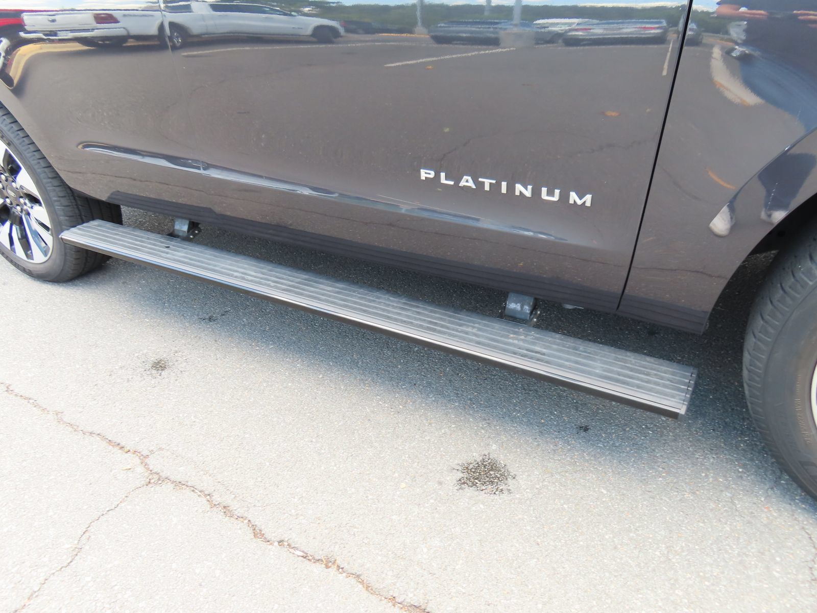 Certified 2025 Ford Expedition Platinum w/ Driver's Package AWD/4WD image 9