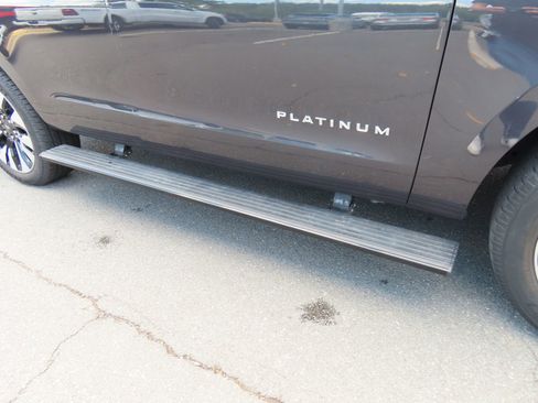 Used 2025 Ford Expedition Platinum w/ Driver's Package AWD/4WD image 9