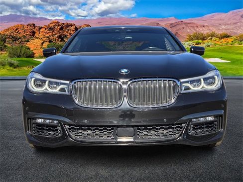 Used 2019 BMW 750i image 8