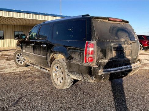 Used 2010 GMC Yukon XL Denali image 3