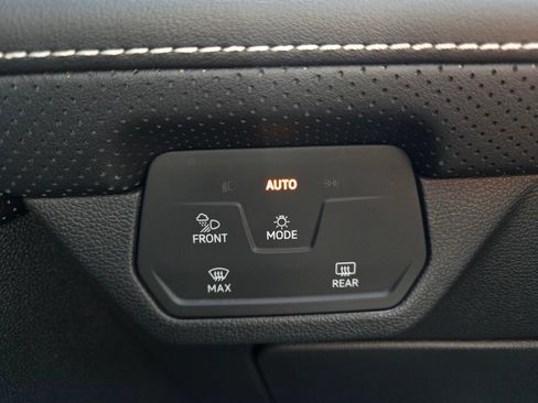 Used 2024 Volkswagen Atlas SE FWD image 26