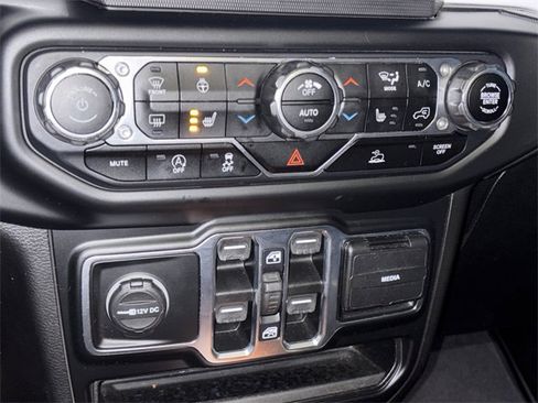 Certified 2021 Jeep Wrangler Unlimited Islander image 31