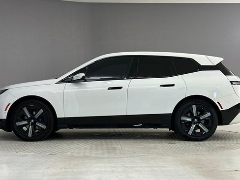 Used 2024 BMW iX xDrive50 w/ Sport Package AWD/4WD image 2