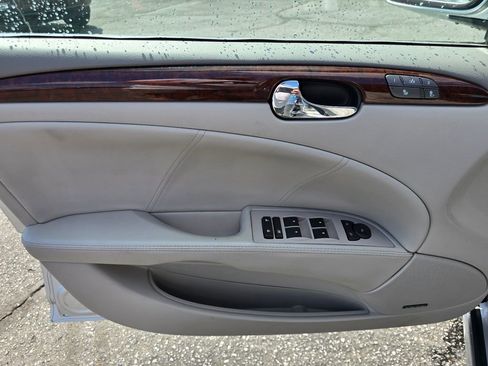 Used 2010 Buick Lucerne CXL FWD image 7
