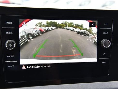 Used 2025 Volkswagen Jetta SE FWD image 13