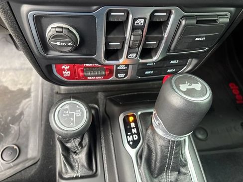 Used 2025 Jeep Wrangler Unlimited Rubicon 4xe w/ Safety Group AWD/4WD image 38