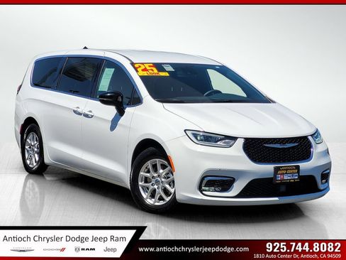 Certified 2025 Chrysler Pacifica Select FWD image 1