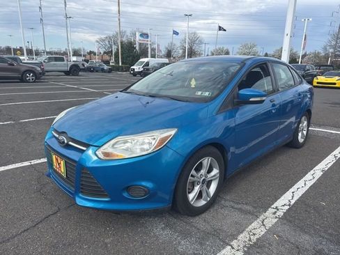 Used 2014 Ford Focus SE FWD image 2