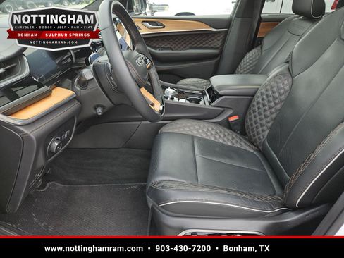 Used 2025 Jeep Grand Cherokee L Summit AWD/4WD image 24