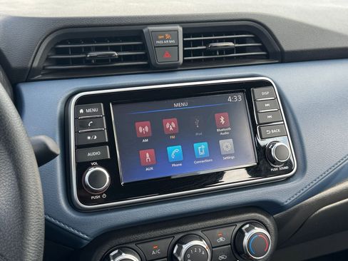 Used 2025 Nissan Versa SV image 20