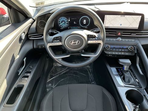 Used 2024 Hyundai Elantra SEL w/ Convenience Package FWD image 12