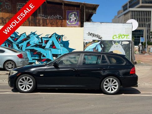 Used 2011 BMW 328i Wagon RWD image 2