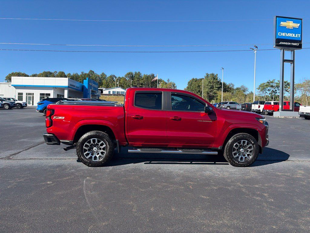 Used 2023 Chevrolet Colorado Z71 w/ Z71 Convenience Package 2 AWD/4WD image 11