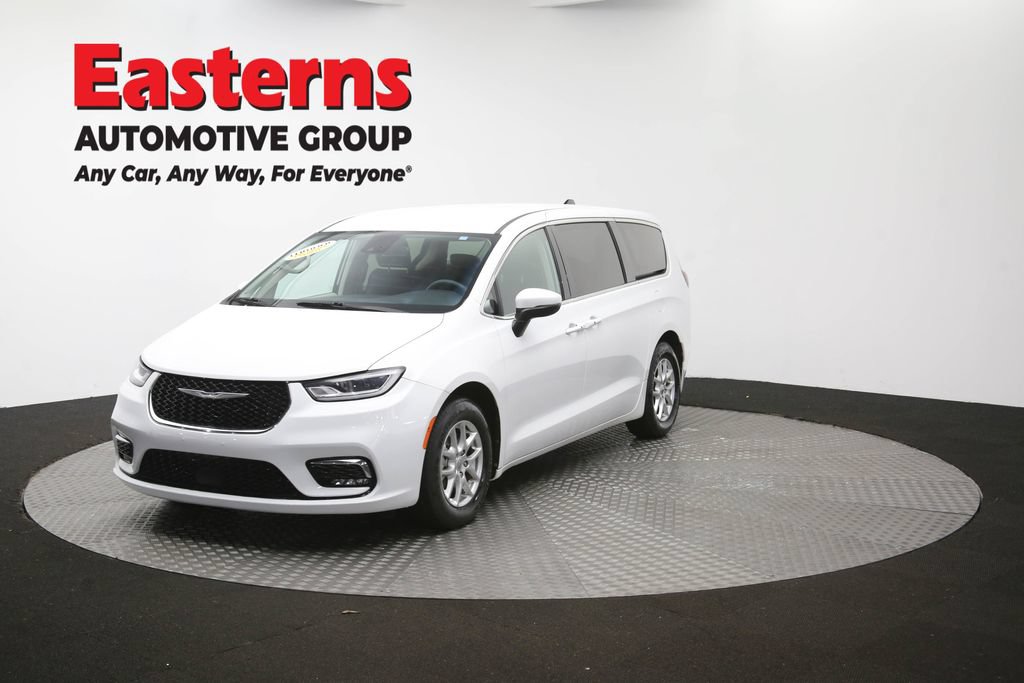 Used 2023 Chrysler Pacifica Touring-L FWD image 57