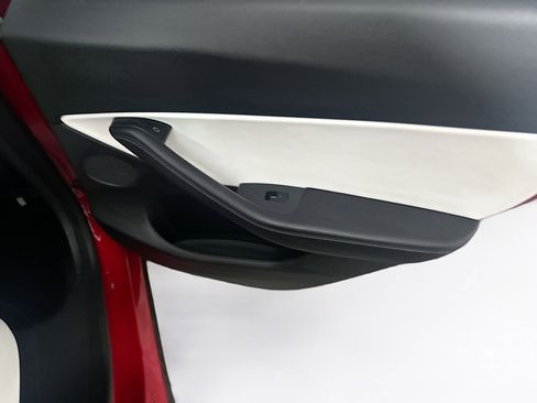 Used 2021 Tesla Model Y Long Range image 29