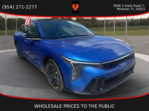 Used 2025 Kia K4 GT-Line w/ GT-Line Premium Package FWD image 2